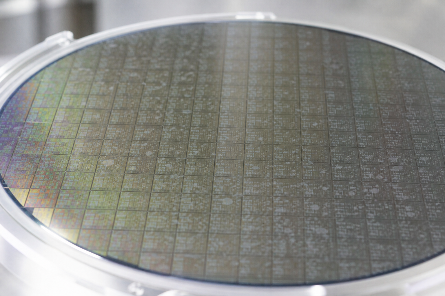 Silicon wafer with watermark drying spots after spin rinse